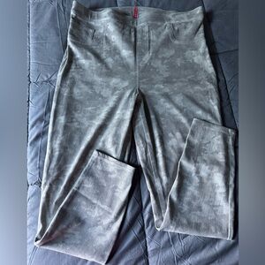 SPANX Women's Gray Camo Skinny Compression Jeggings Back Pockets‎ Size 1X